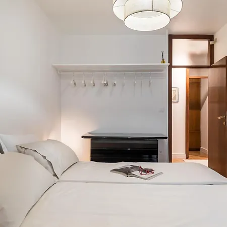 Apartman Mariuci With Lush Terrace And Private Garage