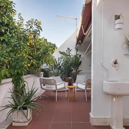 Appartement Mariuci With Lush Terrace And Private Garage Split