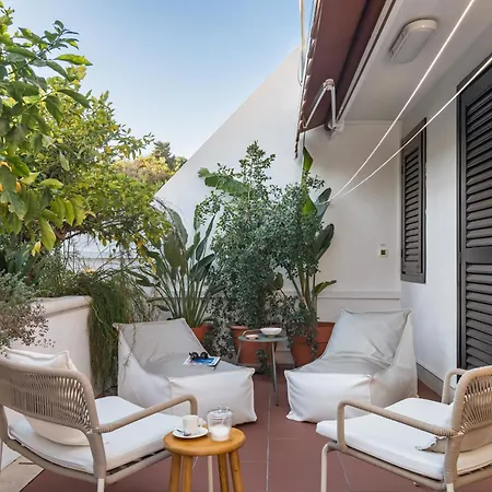 Mariuci With Lush Terrace And Private Garage 아파트 *