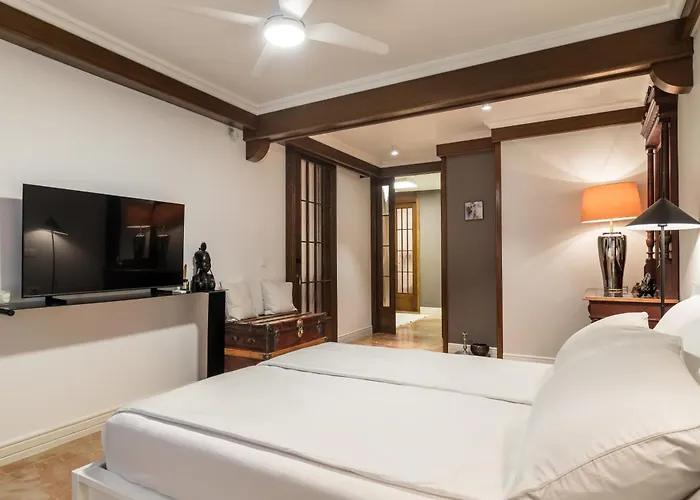 Mariuci With Lush Terrace And Private Garage * Spalato