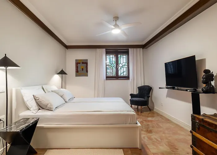 Mariuci With Lush Terrace And Private Garage Appartamento Spalato
