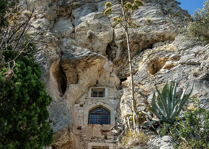 Appartamento Mariuci With Lush Terrace And Private Garage Spalato