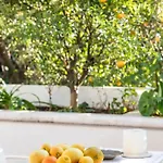 Mariuci With Lush Terrace And Private Garage Daire