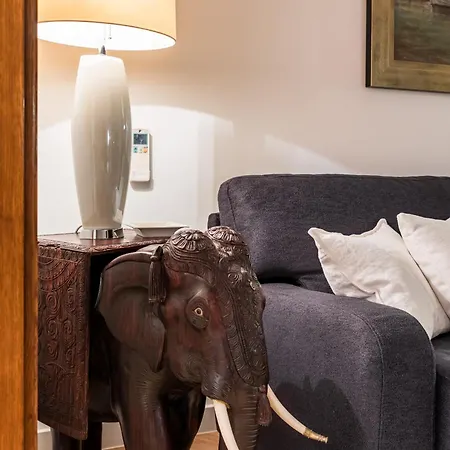 Mariuci With Lush Terrace And Private Garage Appartamento Spalato