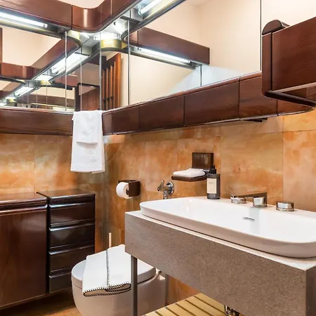 Appartamento Mariuci With Lush Terrace And Private Garage *