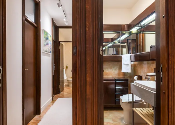 Mariuci With Lush Terrace And Private Garage