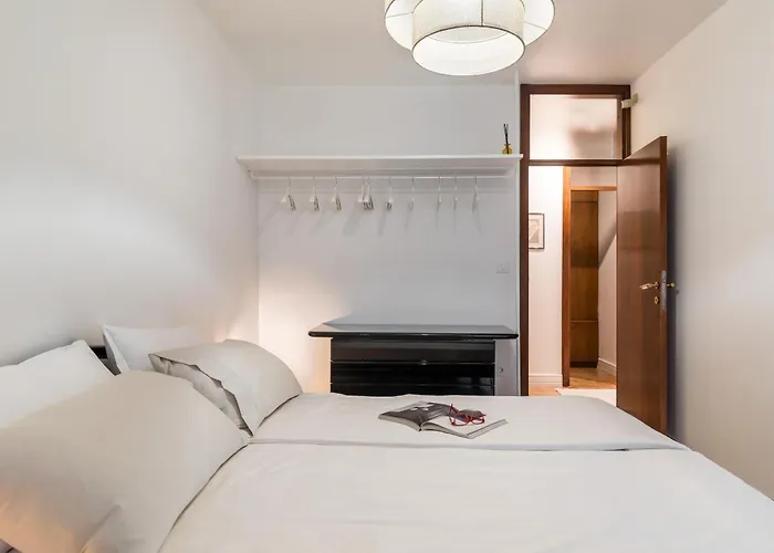 Apartmán Mariuci With Lush Terrace And Private Garage
