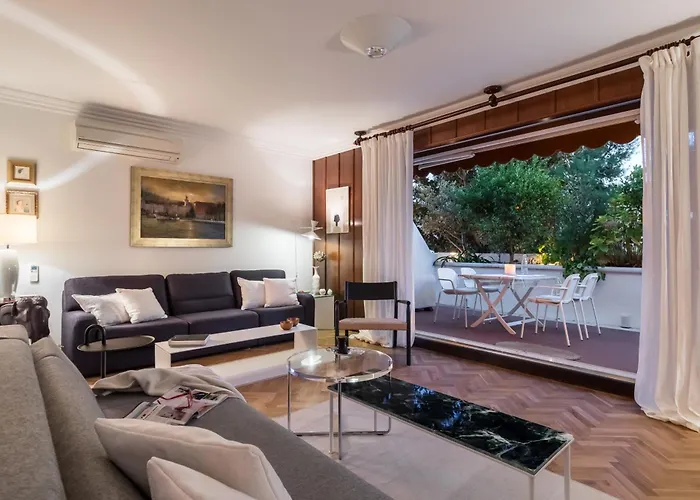 Mariuci With Lush Terrace And Private Garage