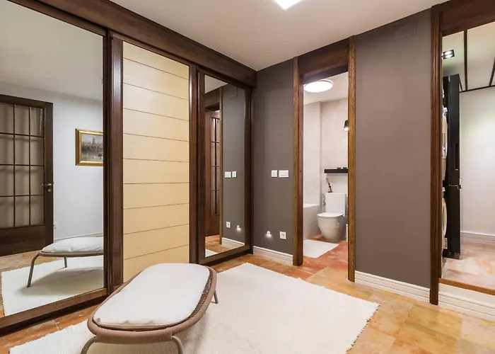 Mariuci With Lush Terrace And Private Garage *
