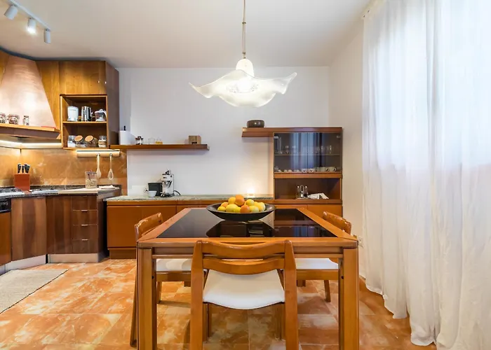 Mariuci With Lush Terrace And Private Garage