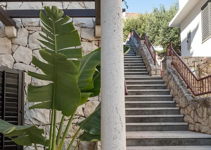 Mariuci With Lush Terrace And Private Garage Apartmán *