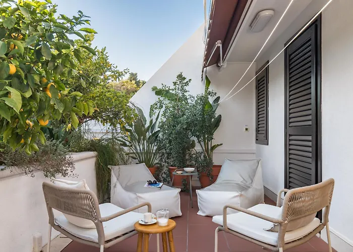 Mariuci With Lush Terrace And Private Garage Apartmán *