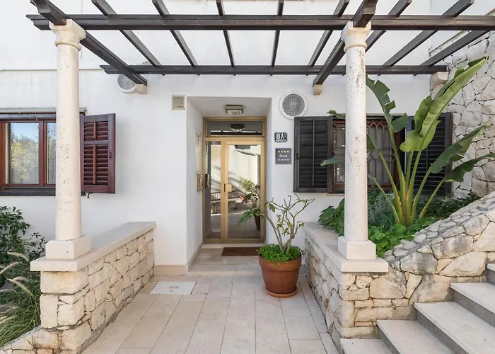 Mariuci With Lush Terrace And Private Garage * Split