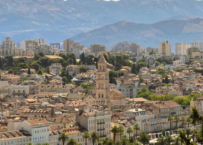 Mariuci With Lush Terrace And Private Garage Split